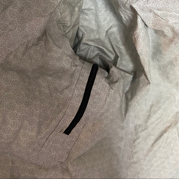 The North Face 2.5L Rain Jacket - Picture 7 of 8